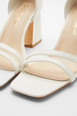 Wide Fit White Asymmetric Strap Heeled Sandals -Outlet Clothyne Store 00100037670 ZB